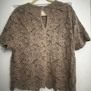 Abercrombie and Fitch crotchet style floral lace tee size L clay brown